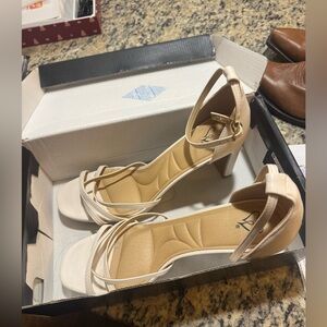 Windsor heels